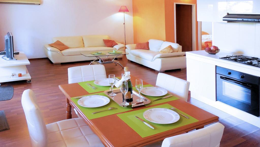 Orange Bamboo Suite Split Exterior foto